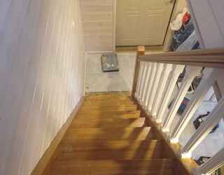 Деревянная лестница прямая на тетивах с ограждением, подступенками и балюстрадой st-108